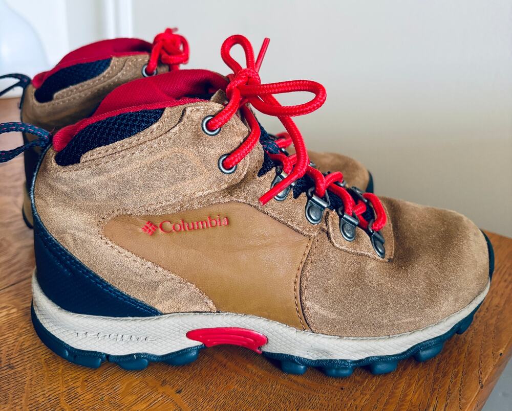 Boys' Youth Columbia Newton Ridge Suede Hiking Boots, Size 1
